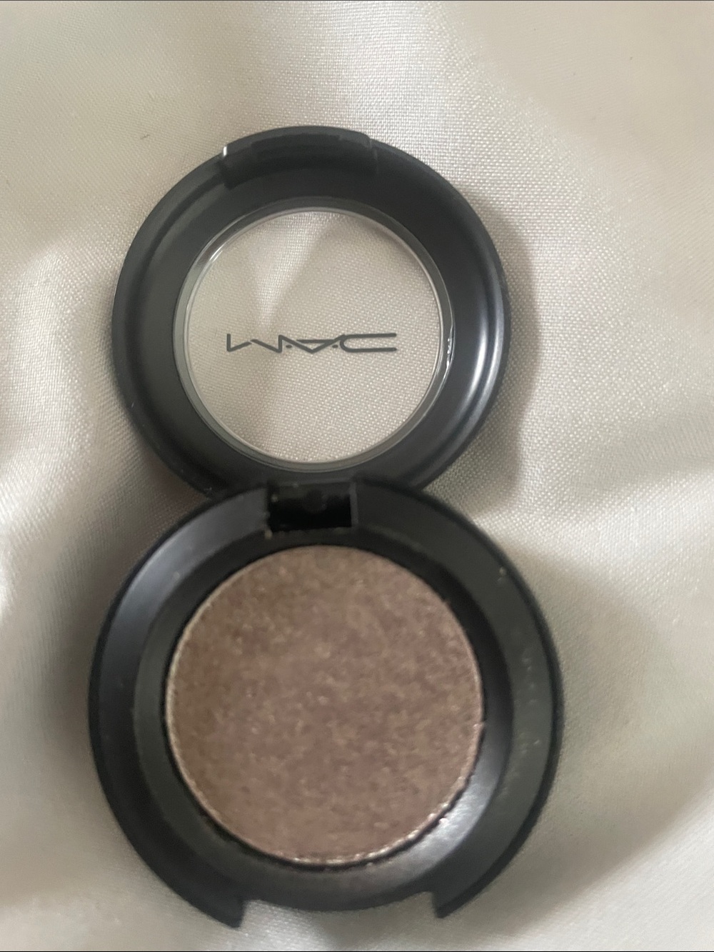 Mac she sparkles eye shadow - Picture 2 of 3